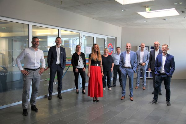 Eine Gruppe von BMD und ICON Mitarbeiterinnen und Mitarbeiter