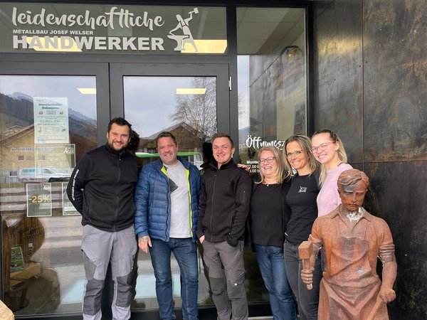 Teamfoto Projektabschluss Metallbau Josef Welser