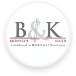 Logo von B&K auf weißem Hintergrund. 