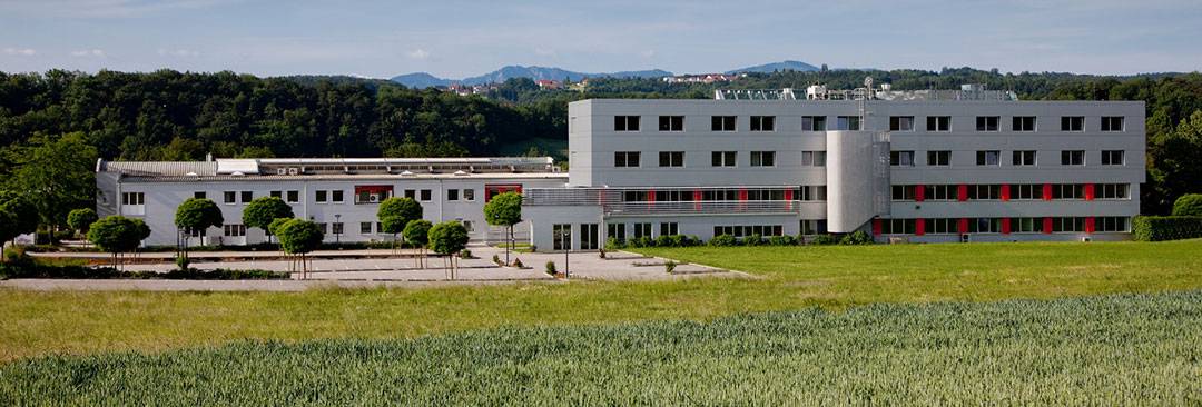 BMD Gebäude mit dem Zubau (2. und 3. Stock)