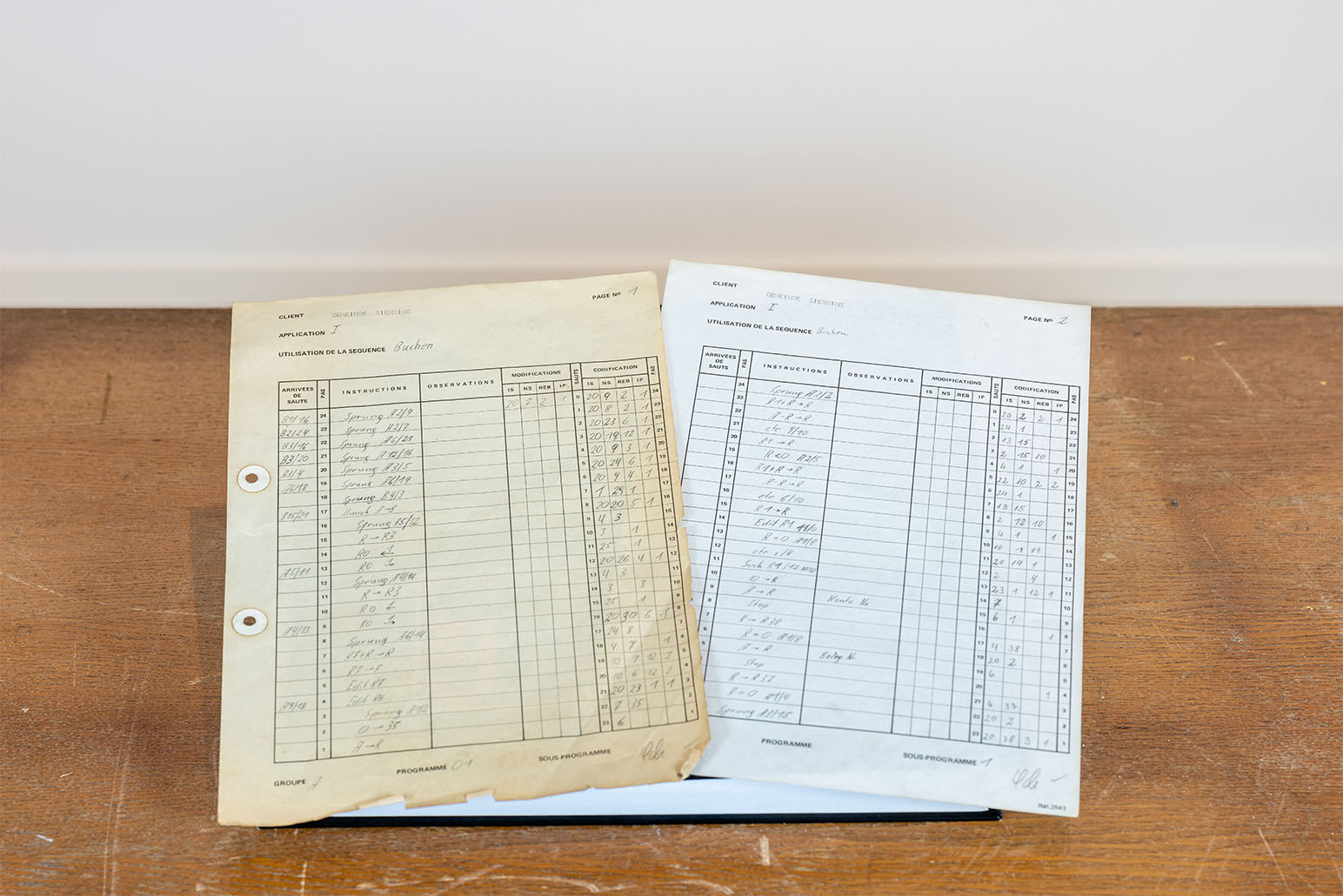 Man sieht auf dem Foto Papier auf dem die Programmierschritte für logabax aufgeschrieben sind