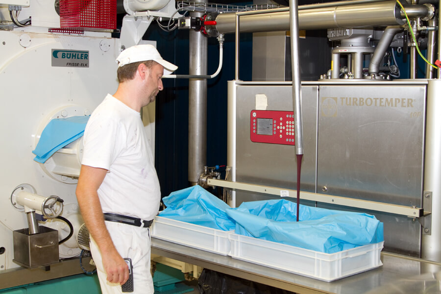 Abfüllen von Schokolade