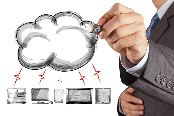 A képen egy felhőt rajzoló férfi keze látható.